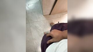 Ông chú gạ gẫm em sinh viên đang thuê trọ hàng ngon bóp vú sờ lồn