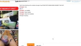 Hai em show vú cho trai lạ trên Omegle