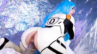 Gái cosplay mặc bộ đồ bó cưỡi cu giả