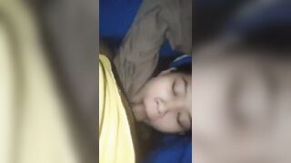 Em gái 2k10 học bài mệt ngủ say bị anh họ vào phòng bắt bú cặc rồi đụ lồn múi mít.