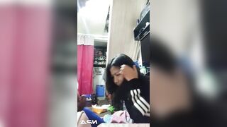 Thức dậy chưa kịp thay đồ đi học em gái 2k10 đã bị anh họ bắt bú cặc.