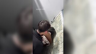 Hết chổ địt nhau ha gì mà vào WC công cộng địt nhau bị quay lén
