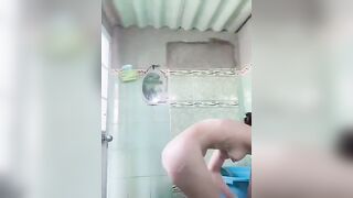 Diệu Huyền 2ka8 đi tắm mà anh người yêu cứ đòi xem