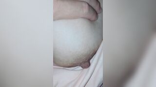 Vú như này bảo sao người yêu nó ko đè ra bóp hoài