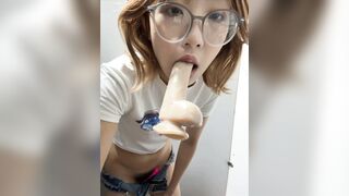 E teen tq kính cận tóc vàng thích bạo dâm live show hàng public trg nvs công cộng