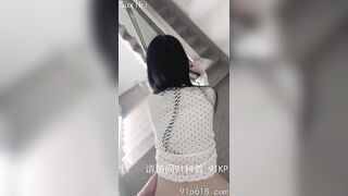 Kéo quần bạn học xuống đầu gối rồi Doggy ở cầu thang đi bộ