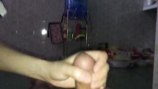 đang ngủ thì bị em ghệ gọi dậy