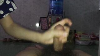 đang ngủ thì bị em ghệ gọi dậy
