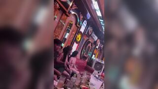 Quán karaoke phục vụ các dân chơi quý tộc