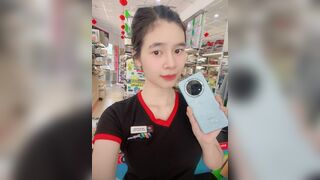 Em nhân viên FPT Shop HOT nhất hôm nay
