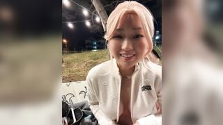 Gái xinh dâm vú to tròn ra công viên khoe hàng thủ dâm vừa sợ vừa sướng p2