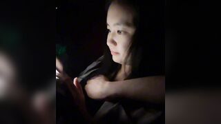Mò vú em gái trong rạp chiếu phim