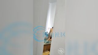 cô con gái cố tình mở cửa khi thủ dâm để cho bố thấy (phần 1)