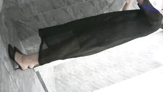 Lén vào nhà vệ sinh quay lén chị đồng nghiệp đi đái lồn múp lắm lông