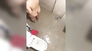 Quay lén nhỏ gái hàng xóm đi tắm