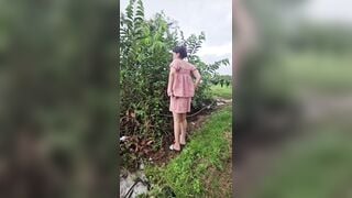Linh 2k9 Em xinh trắng bóc lồn múp bị nyc leak clip móc lồn khẩu dâm P2