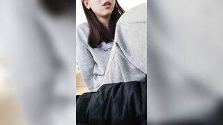 Bố dượng dâm khốn nạn gạ con gái xinh ngây thơ sang phòng bắt show vú sục cặc búcu #4