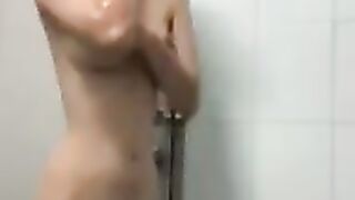 call tắm cùng bé 2k7 quê yên bái mình dây cây cảnh