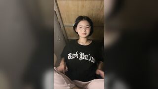 Kính cận mới lớn trốn vào ở lại ktx thủ dâm cho trai xem