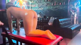 Làm nv quán bar khổ thật đấy,bị khách bắt làm slave bạo dâm ngay trg quán