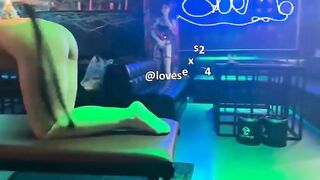 Làm nv quán bar khổ thật đấy,bị khách bắt làm slave bạo dâm ngay trg quán