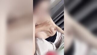 nằm ôm nhau chill chill với bé ghệ vú to