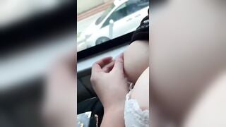 Mò vú chị họ trên xe khách