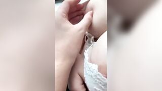Mò vú chị họ trên xe khách