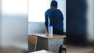 Thầy giáo gạ địt em học sinh tại lớp học luôn