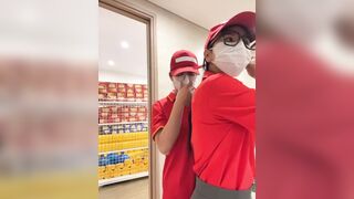2 e nhân viên Winmart, Bóp Vú Móc lồn nhau ở TTTM Loli vú to live sex