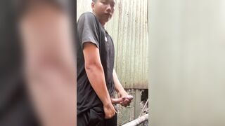 Trai mới lớn 2k8 mà cặc to dài như Tây ra đường sục cặc