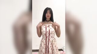 Học sinh xinh cởi đồ show ngực to