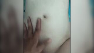 Thủ dâm bằng dưa leo và sextoy