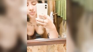 Em gái xăm mình, lấy lồn đụ trừ tiền