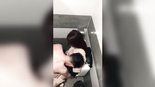 Quay lén cặp đôi dâm ăn nhậu say sỉn xg nứng đè nhau ra dập trg nvs quán nhậu