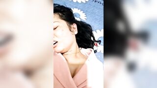 Em nhân viên bảo hiểm quằn quại chốt hợp đồng
