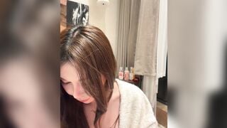 Gái xinh mông to lồn múp vú bự khoe hành trên live dâm đãng