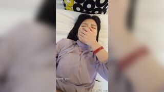 Nữ nhân viên văn phòng bị quy tắc ngầm khi đi làm