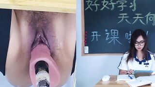 Cô giáo trẻ thủ dâm bằng máy địt trong lớp dâm đãng kích thích p1