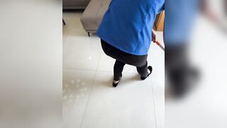 Chủ nhà nứng cặc gạ gẫm sờ mông bóp vú chị giúp việc mông to phần 2