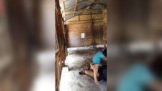 Thằng cha dưỡng với nhỏ con gái 2k10 lén mẹ đi đụ nhau lén lút ở ngôi nhà hoang.