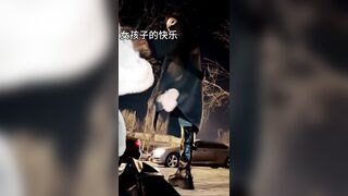tôi lôi đồng nghiệp nữ ra dưới ánh đèn đường để công khai sỉ nhục liếm chân!