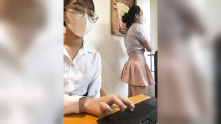 Phần 2: rảnh rỗi 2 em hotgirl lại ra quán nước show hàng căng mọng to tròn