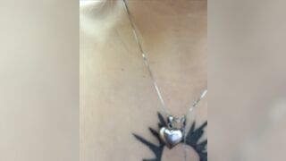 Gái dâm vào nhà vệ sinh nam thủ dâm xem trai cặc to đái sục cặc phần 2