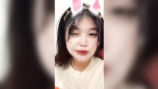 “nhìn nước lồn em chảy ra nè, thèm cặc a quá rui”