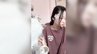 Con bạn thân lộ vú to tròn hồng hào đẹp vkl