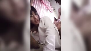 Vừa đi học về chưa kịp thay đồ em gái 17 tuổi đã bị anh họ lôi vào phòng đụ.
