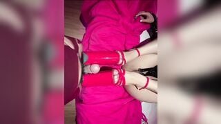 Chị họ dùng giày cao gót thủ dâm cho