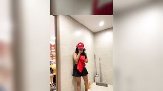 Hai em nhân viên cửa hàng win chốn nhau chơi les