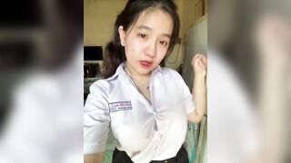 Dụ Con Bạn Học Cùng Lớp Call Sex Show Vú To Tròn Căng Mọng